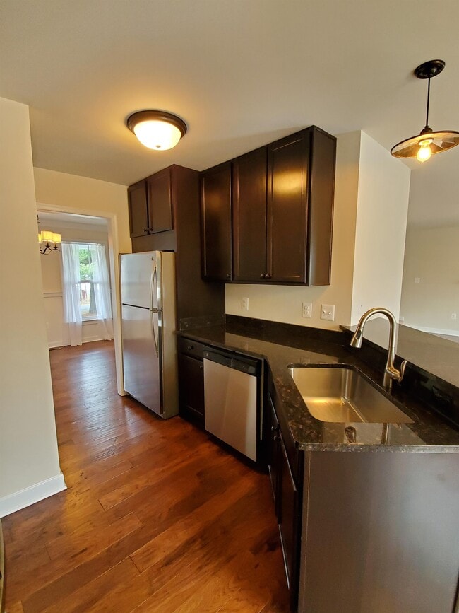 Building Photo - 10510 Woodland Dr
