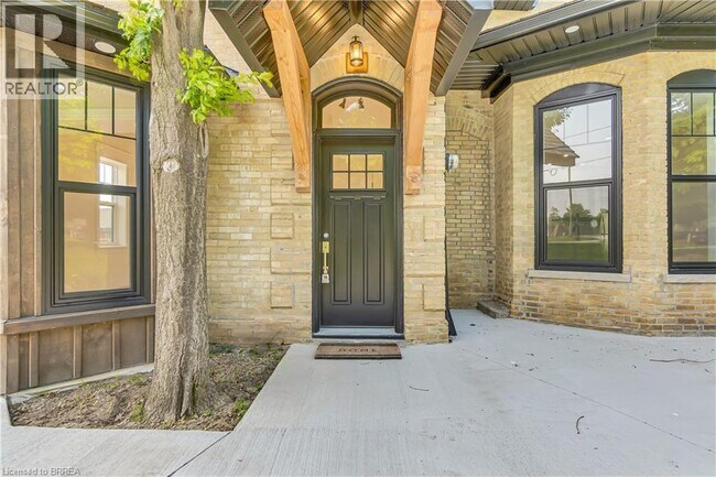 Photo du bâtiment - 16 Hillcrest St W
