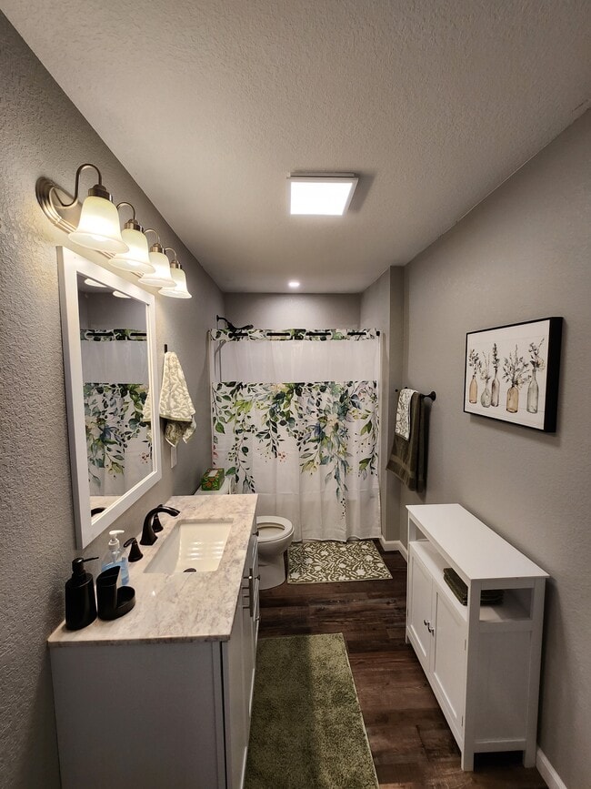 Building Photo - 450 Platt St