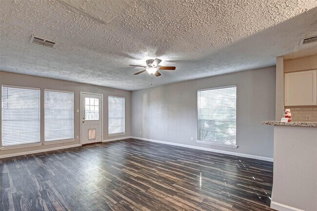 Building Photo - 3213 Wavecrest St