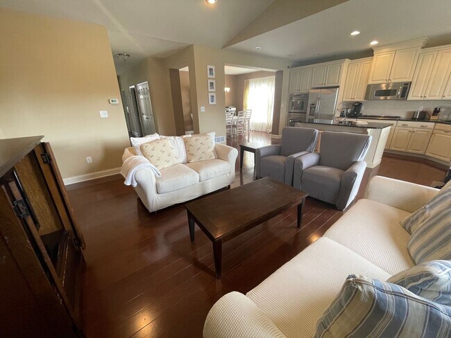 Foto del edificio - Everything You Need for Year Round Living ...