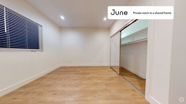 Building Photo - Private bedroom in 4 bed/4 bath Home
