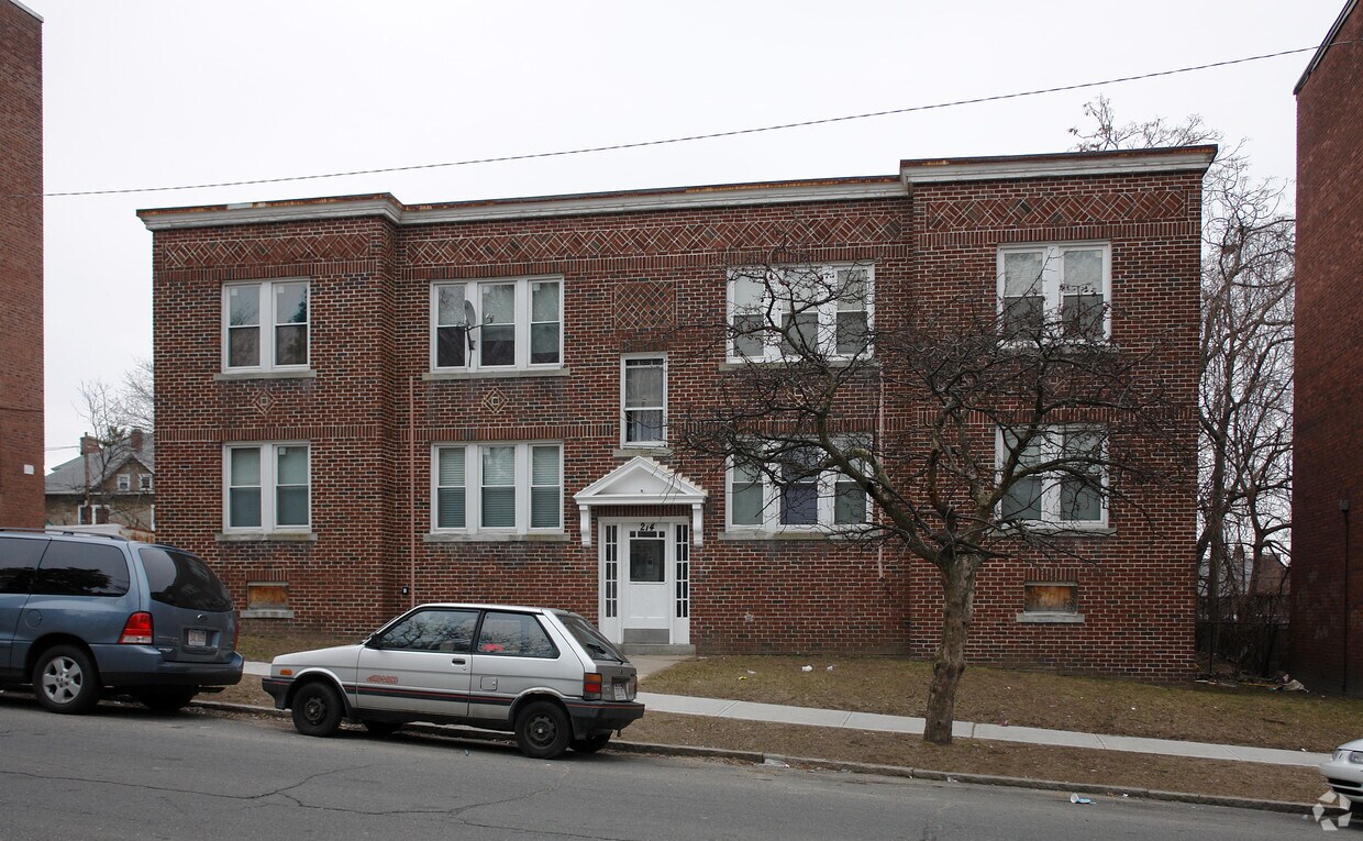 Building Photo - 274 Oak St