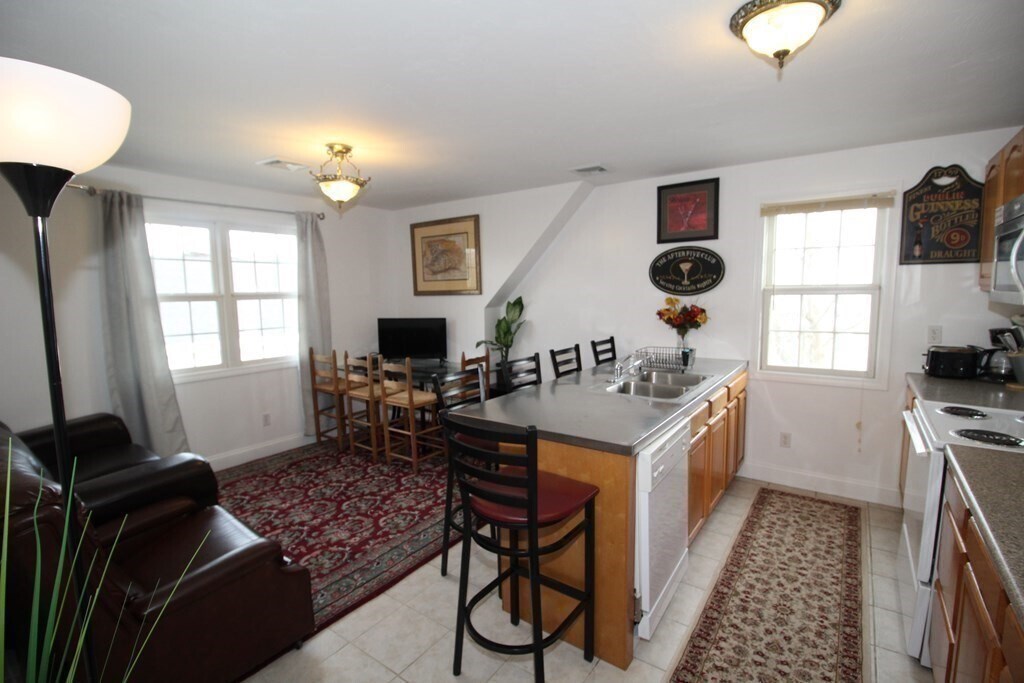 147 North St Unit B2, Barnstable, MA 02601 Room for Rent in