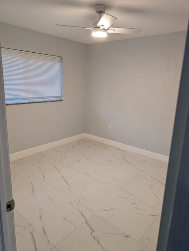 Foto del edificio - 608 20th Ave W