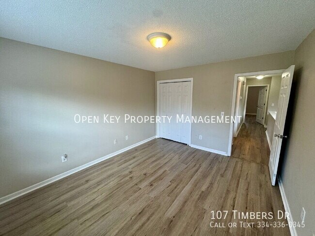 Foto del edificio - 107 Timbers Dr