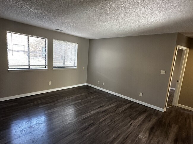Foto del edificio - Available Immeditely!