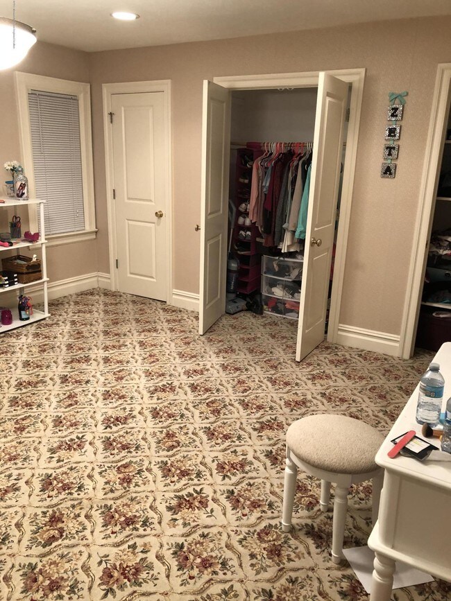 Foto del edificio - 102 Runyan Ave