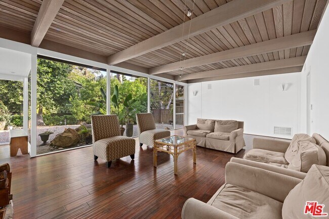 Foto del edificio - 653 Hightree Rd