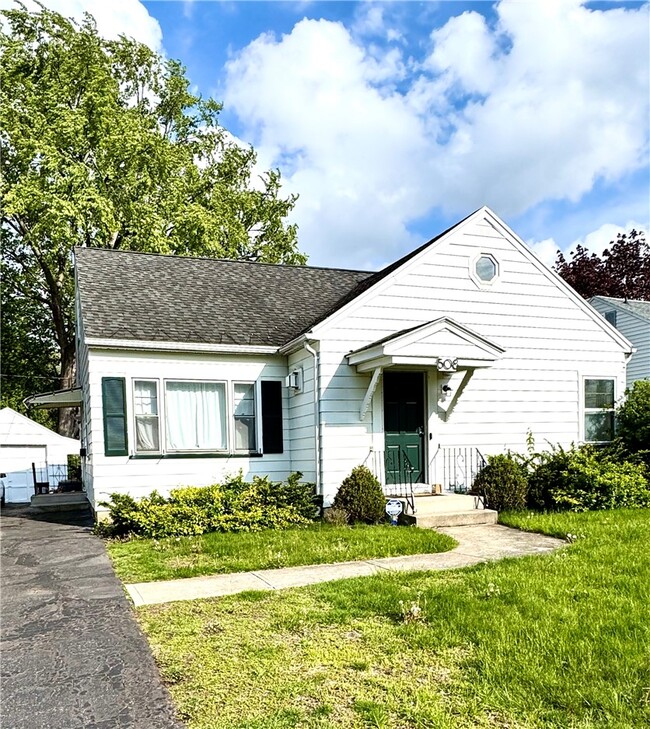Building Photo - 508 Roosevelt Rd