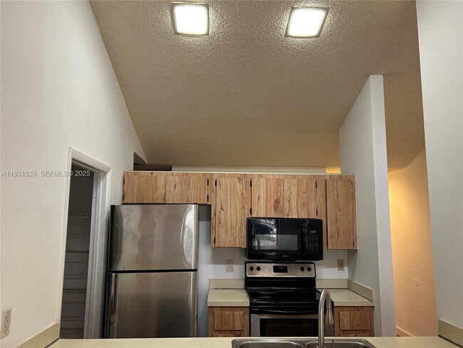 Foto del edificio - 6857 SW 36th Ct