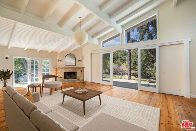 Foto del edificio - 2457 Liberty Ln
