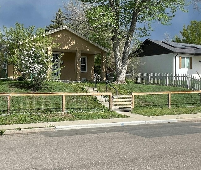 Building Photo - 810 Lowell Blvd