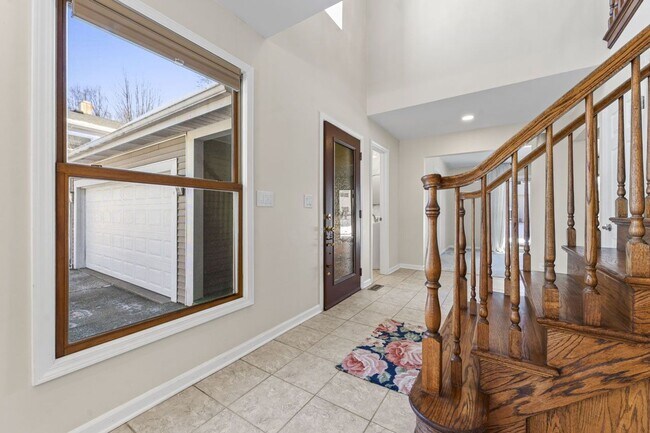 Foto del edificio - Updated 2-Story Home in Desirable Deerpath Subdivision - Available Immediately.