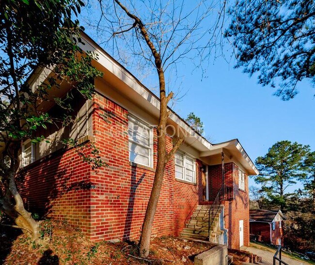 Building Photo - 325 Northwood Dr