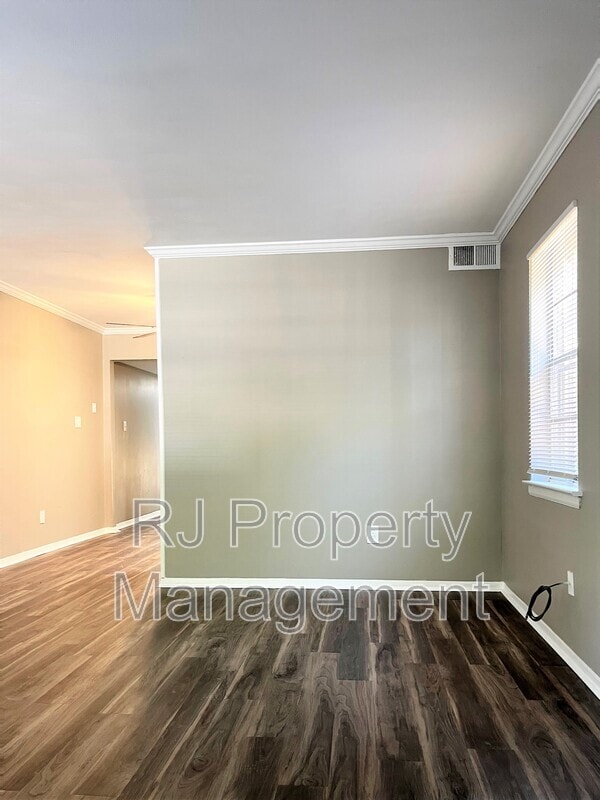 Foto del edificio - 2093 Jefferson Ave