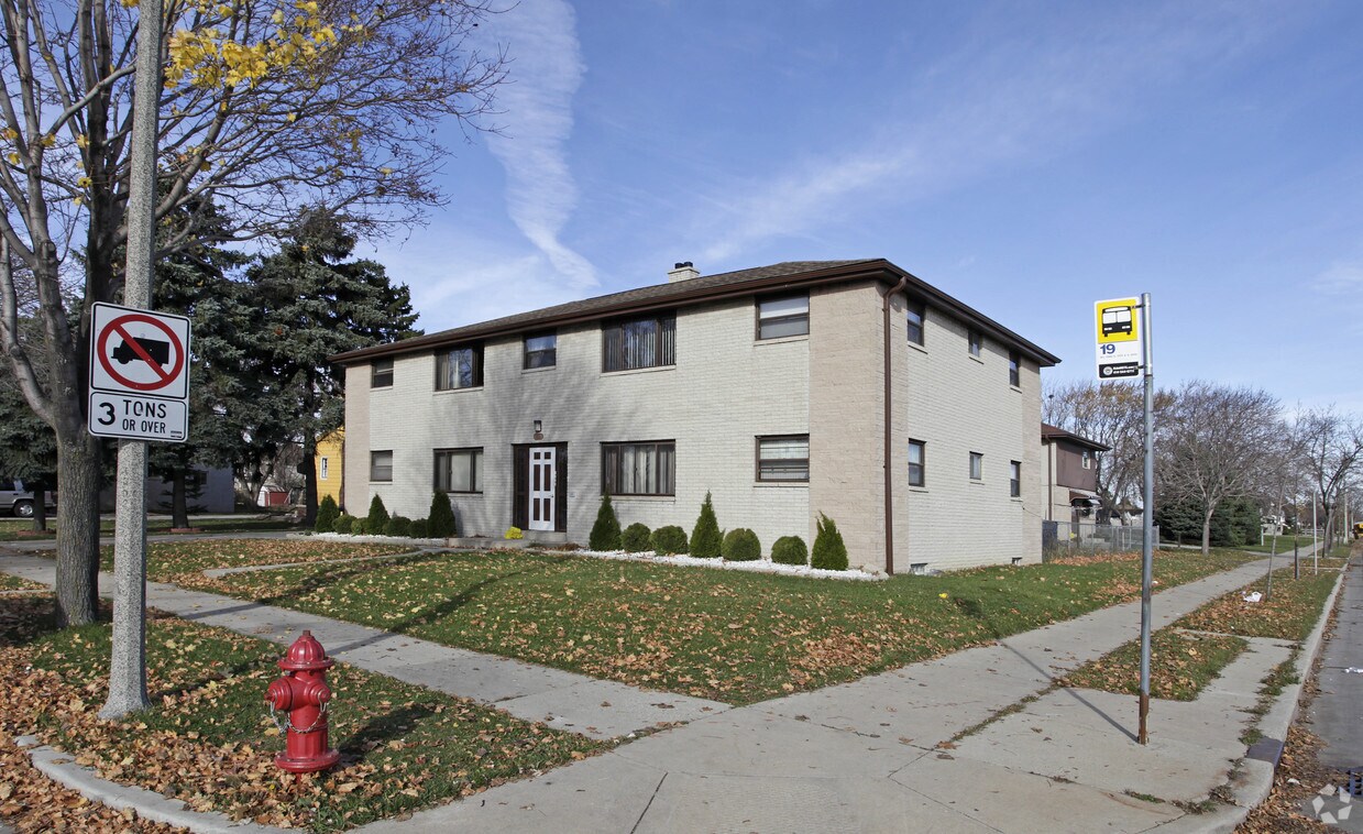 1300 W Holmes Ave, Milwaukee, WI 53221 1300 W Holmes Ave Milwaukee