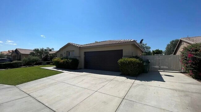 Building Photo - 43209 Avenida Isabella