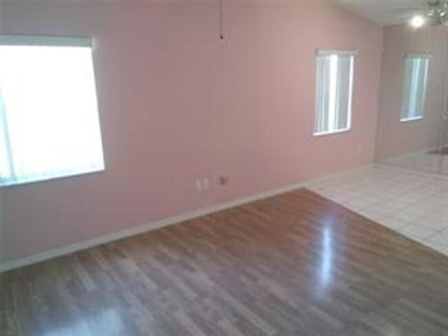 Building Photo - 55+ Community, Affordable, Lovely 2 bedroo...