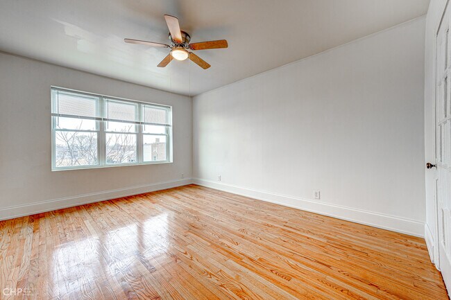 Foto del edificio - 1349 W 81st St