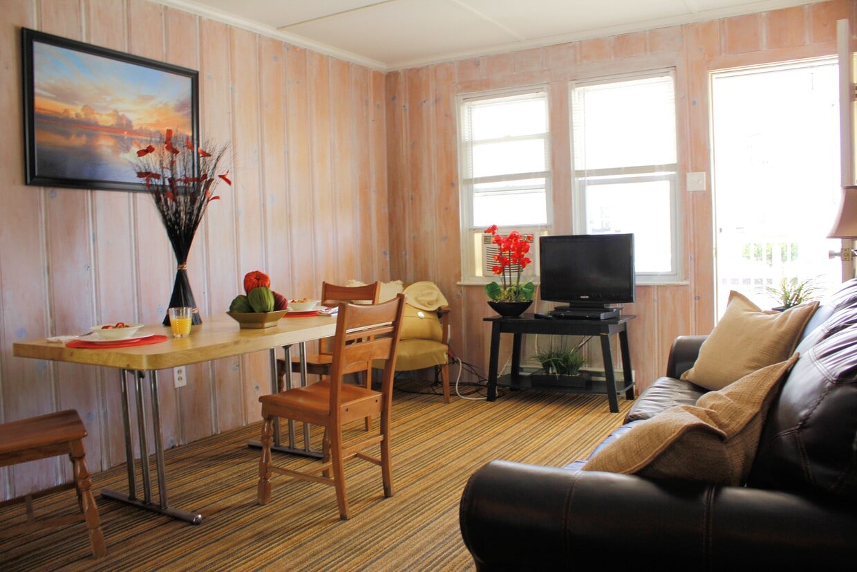 Living area - 106 14th St