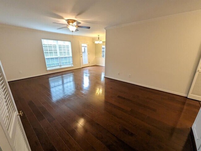 Foto del edificio - 355 N Post Oak Ln
