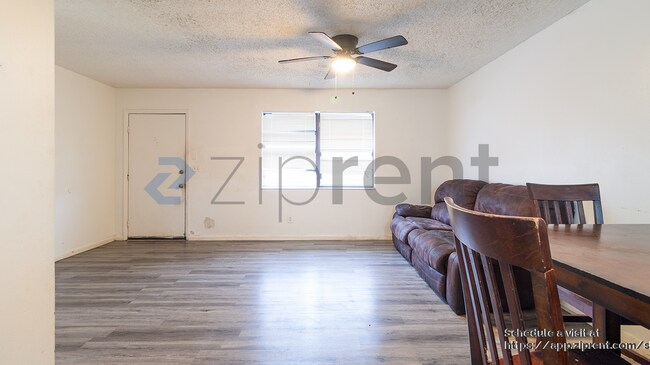 Foto del edificio - 604 Roselyn Ave