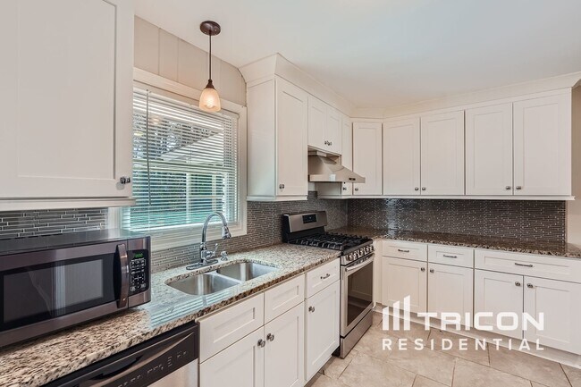 Building Photo - 1695 Virginia Cir