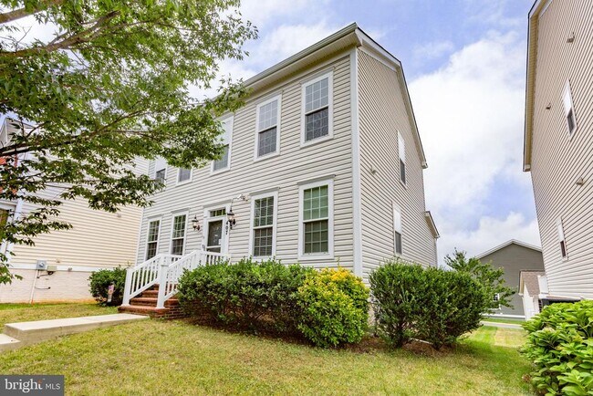Building Photo - 407 Apricot St