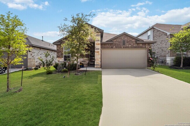 Building Photo - "Charming 3-Bedroom Home with 2 Full Baths and 1902 Sq Ft of Comfort in San Antonio!"