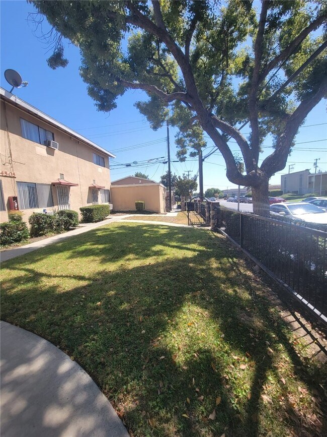Building Photo - 4505 Canoga St
