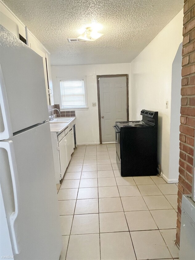 Primary Photo - 1 br, 1 bath Duplex - 1428 North Hillside ...