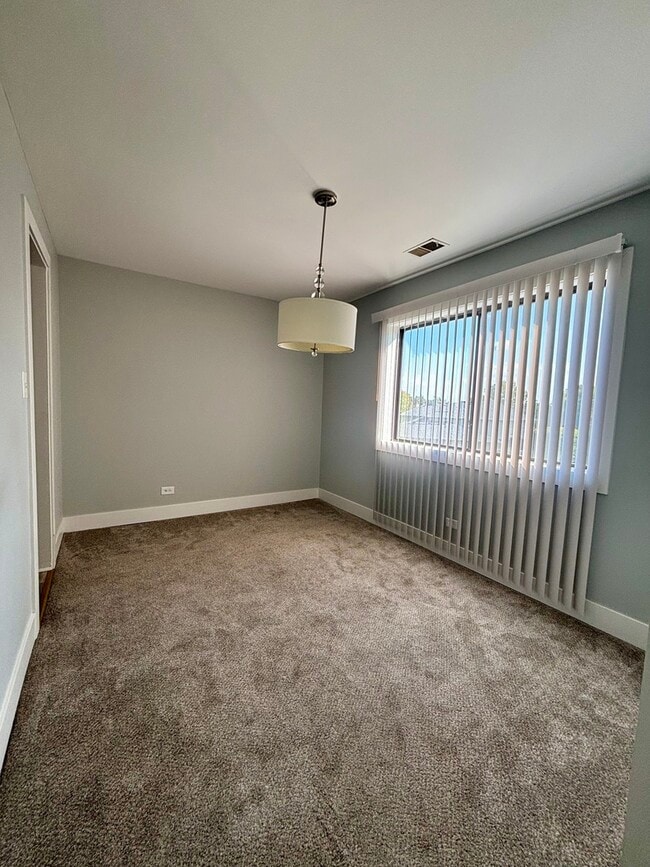 Building Photo - 14949 Lake View Dr