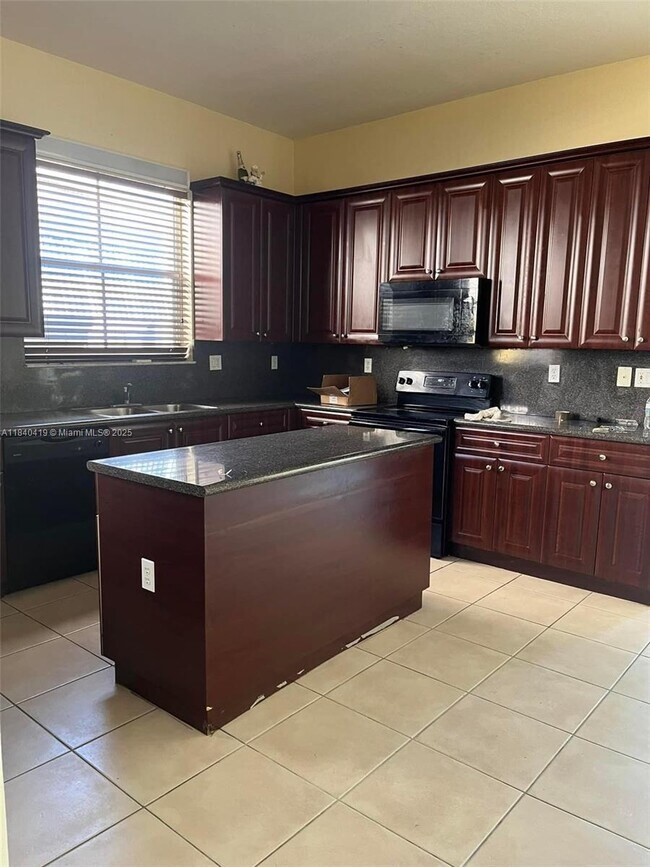 Foto del edificio - 18375 NW 88th Pl