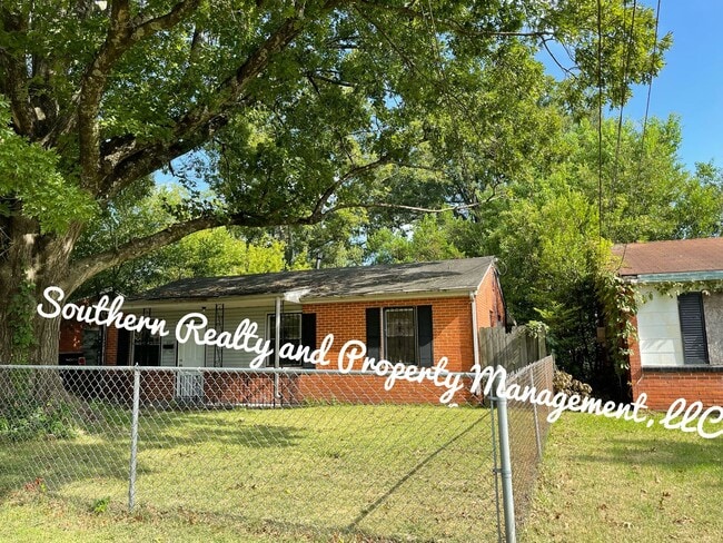 Building Photo - Super Cute newly renovated Home