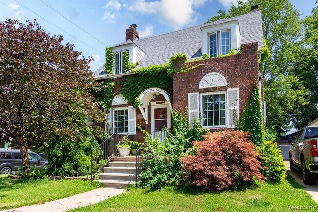 Foto del edificio - 8911 Manor Ave