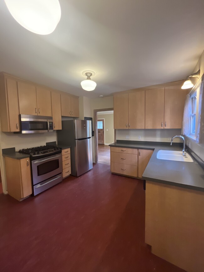 Building Photo - 4706 Interlake Ave N