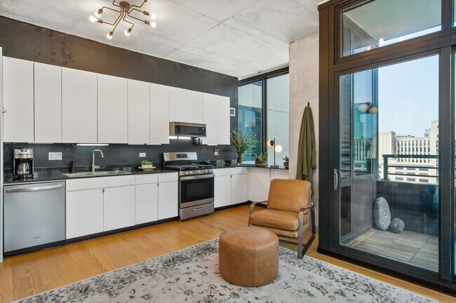 Building Photo - 235 W Van Buren St