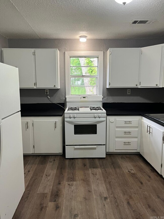 Building Photo - 223 W Highland Ave