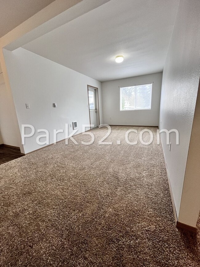 Foto del edificio - 8403 Locust Ave E
