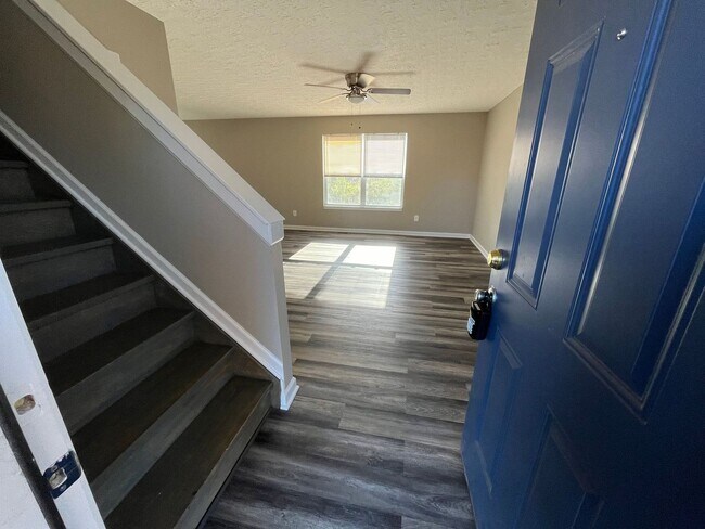 Foto del edificio - 5651 Woodhaven Dr