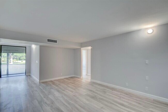 Foto del edificio - 5160 Las Verdes Cir