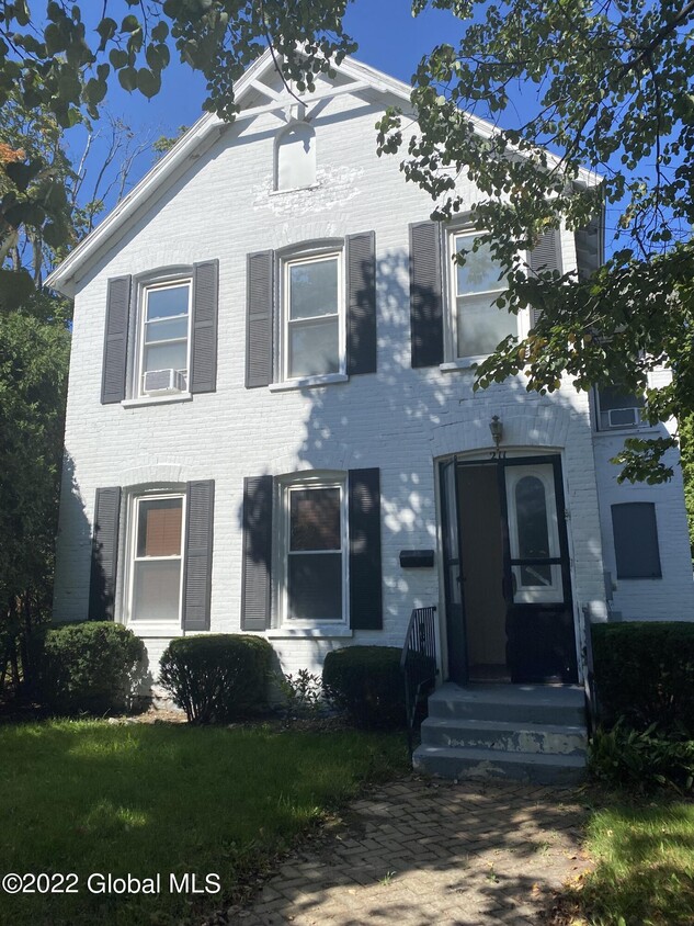 211 Union Ave Unit 2, Saratoga Springs, NY 12866 Apartment for Rent