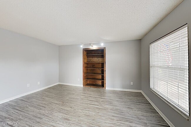 Building Photo - 3698 Trianon Dr