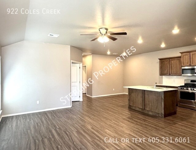 Foto del edificio - 922 Coles Creek