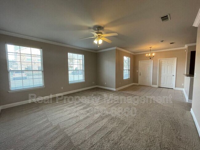 Building Photo - 4441 Burbank Dr