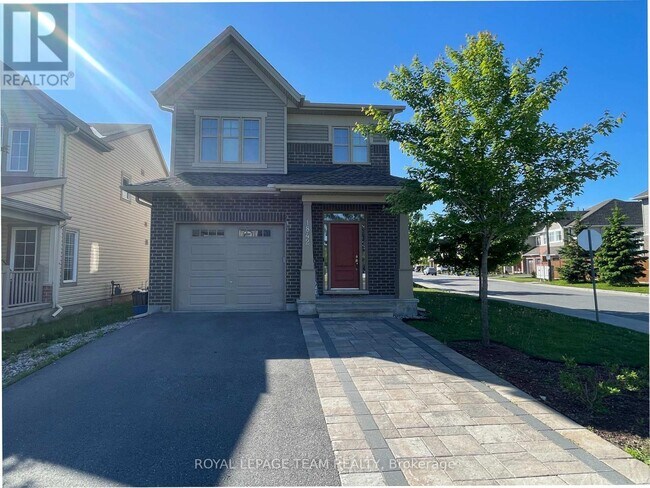 Photo du bâtiment - 1842 Maple Grove Rd