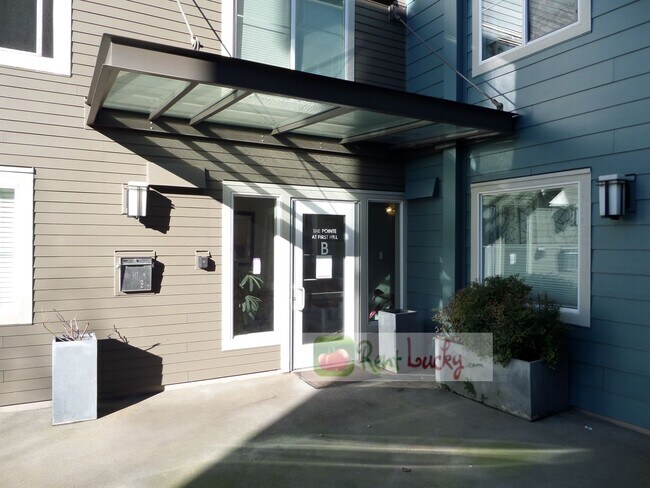 Foto del edificio - 300 10th Ave