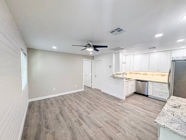 Photo - 2737 E Glenrosa Ave Apartment