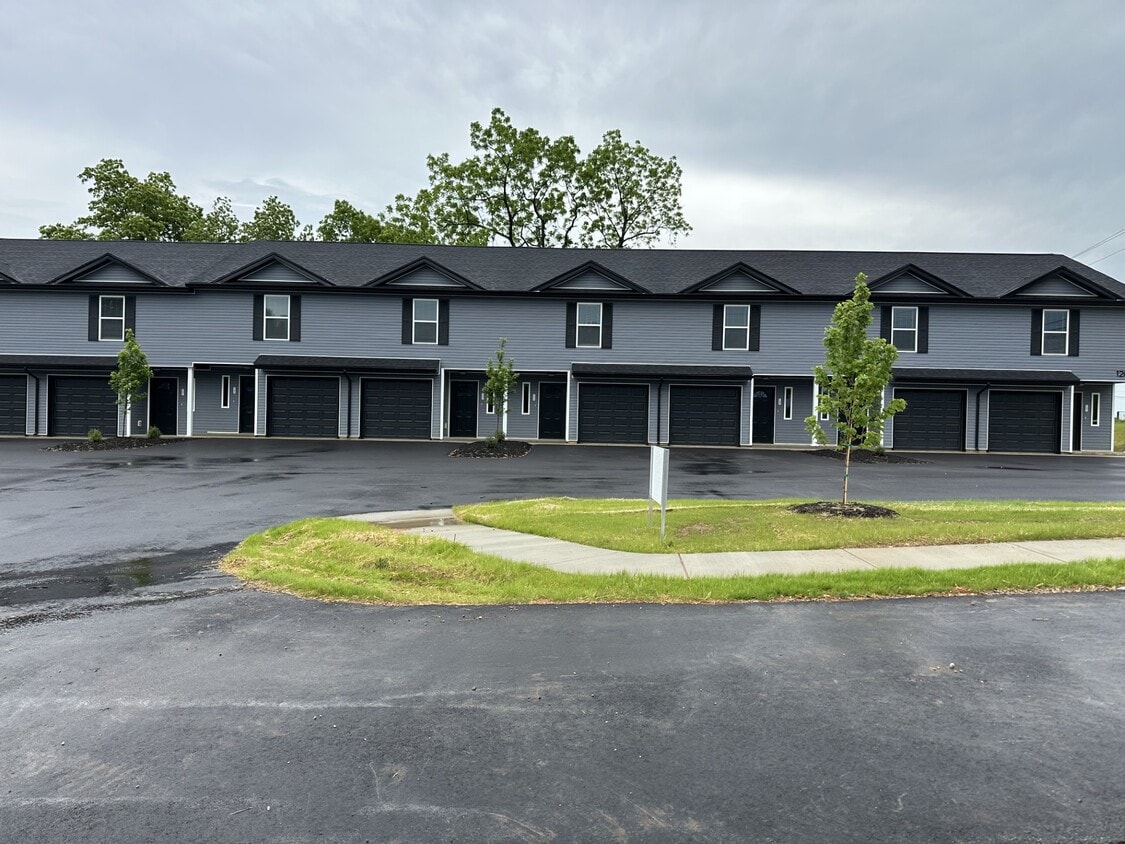 Primary Photo - Woodland Pointe